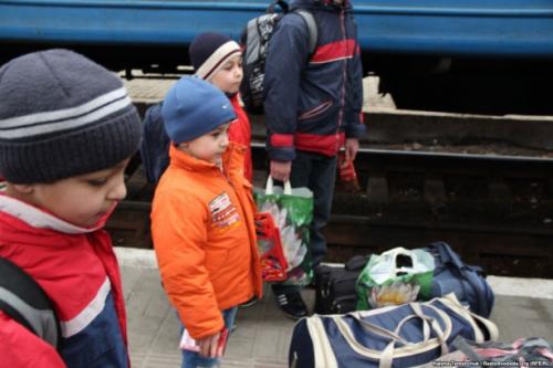 Черкаський магазин безкоштовно одягнув дітей-переселенців