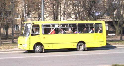 Водії черкаських маршруток бойкотують проблемну вулицю (ВІДЕО)