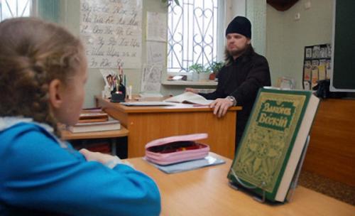 Учням однієї з черкаських шкіл читали релігійні “семінари” про створення світу