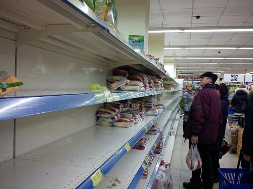 У Черкасах стрімко порожніють полиці супермаркетів (ФОТО)