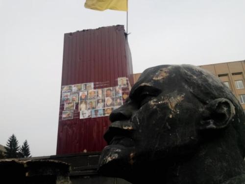 Золотоніські активісти стверджують, міська влада задешево здала Леніна