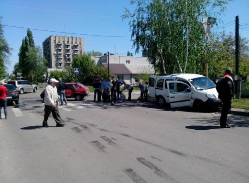 У Черкасах водій випав зі свого автомобіля у результаті жахливої ДТП (ФОТО)
