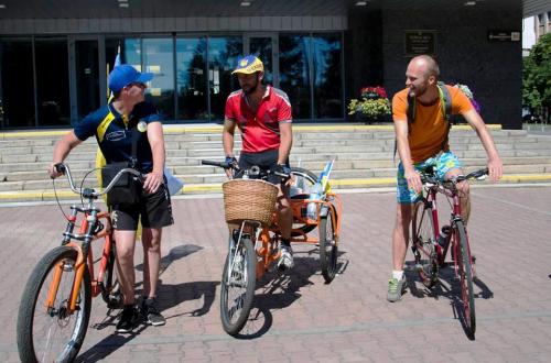 Учасник АТО на велосипеді хоче об'єднати Україну