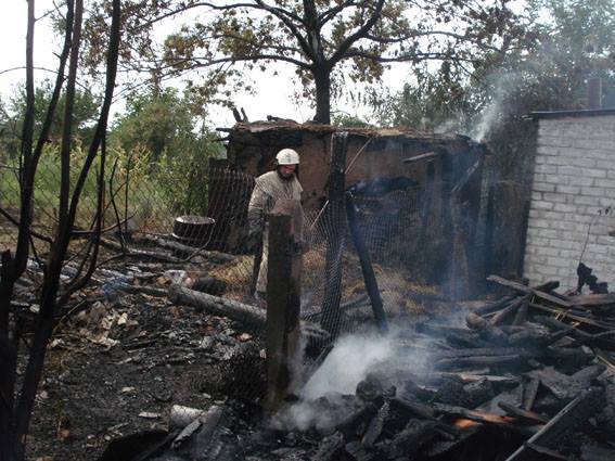 Черкащанин постраждав, рятуючи свій дім від вогню