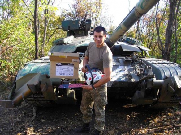 Черкаські волонтери власноруч пошили одяг для танкістів