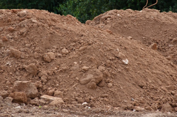 На Черкащині міліція відпустила нелегальних добувачів глини
