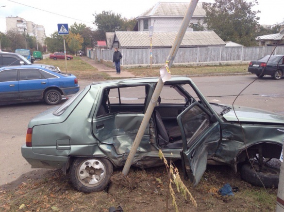 У черговій ДТП у Черкасах вщент розбилися два авто (ФОТО)
