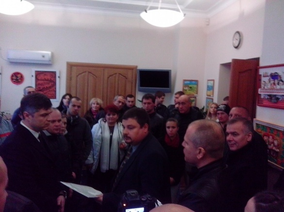 У приймальні голови Черкаської ОДА підприємці протестують проти Вельбівця