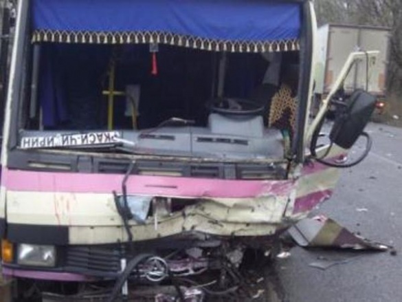 На Черкащині внаслідок зіткнення автобуса і легковика постраждали сім осіб, одна – загинула