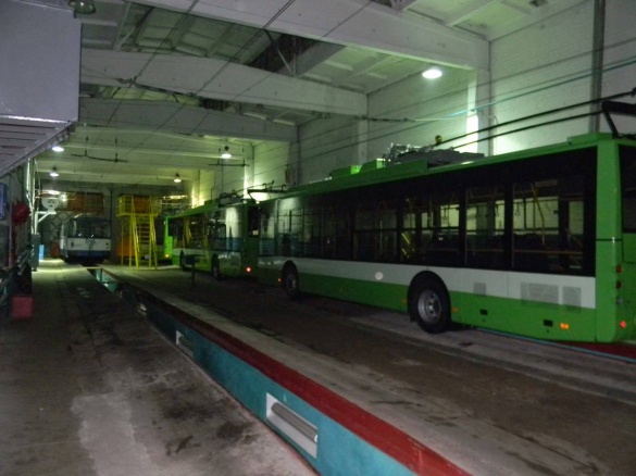 Сенсорний дисплей та безпечні двері: у Черкасах оглянули нові тролейбуси (ВІДЕО)