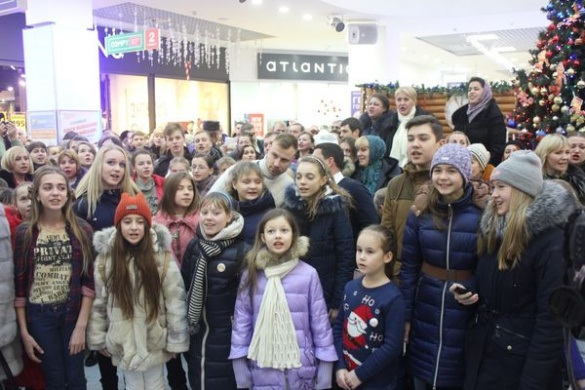 Бондаренко разом із черкащанами у центрі міста заспівав колядку