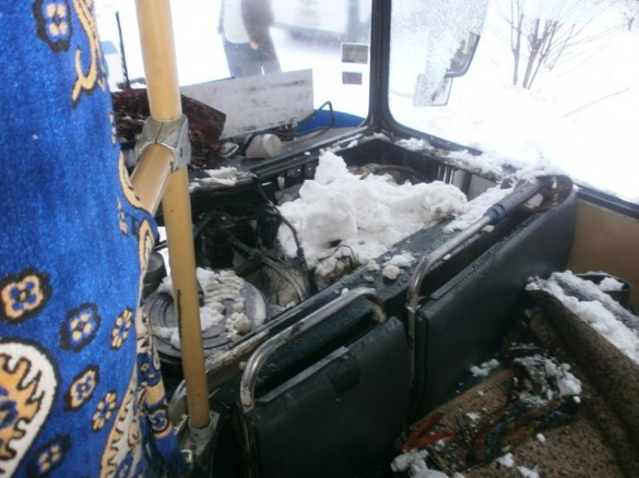 Рятувальники оглянули смілянський автобус після пожежі (ВІДЕО)