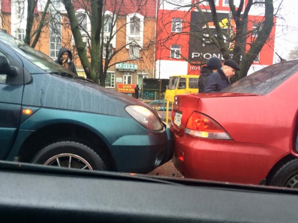 На бульварі Шевченка дві машини потрапили у ДТП (ФОТО)