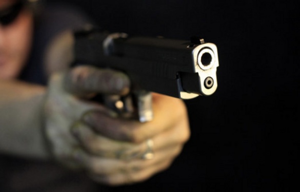 У Каневі під час пограбування із вогнепальної зброї підстрелили жінку