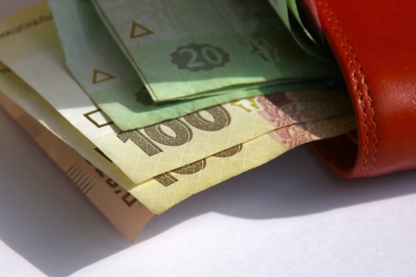 Фінансисти і кур’єри: хто на Черкащині отримує найбільші і найменші зарплати