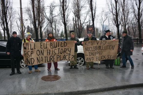 Активісти протестують проти будівництва Канівської ГАЕС (фото)
