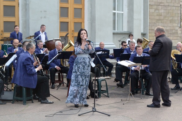 Вечори інструментальної музики просто неба розпочалися у Черкасах (ФОТО)