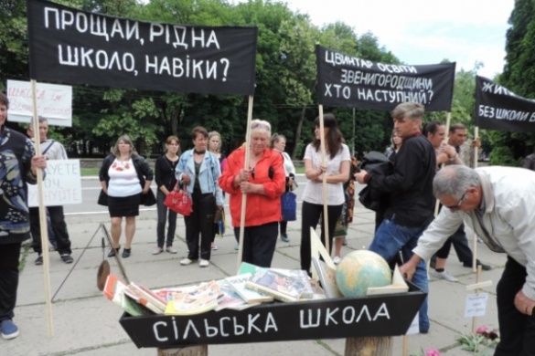 Шкільний скандал на Черкащині: жителі звернуться до Верховної Ради