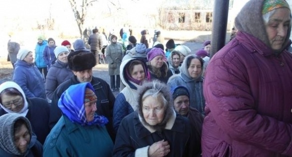 Переселенцям на Черкащині виплачуватимуть пенсії на нові банківські картки