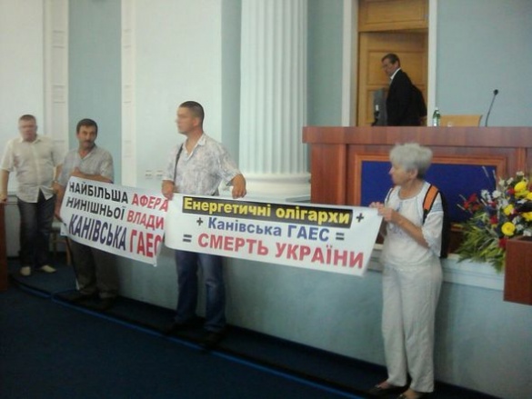 На сесії облради мітингують проти будівництва ГАЕС на Черкащині