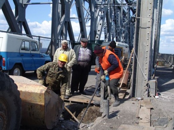 Дорожники розповіли, чи закриватимуть черкаський міст через Дніпро