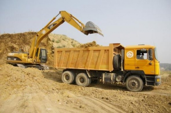 В Умані незаконно викопали 10-метровий кар’єр