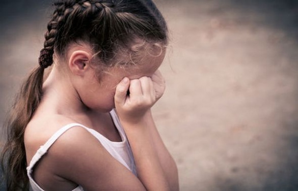 На Черкащині 8-річну дівчинку зґвалтували на очах у матері