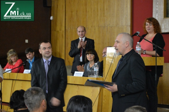Черкаським волонтерам і активістам вручили нагороди за допомогу АТОвцям (ФОТО)