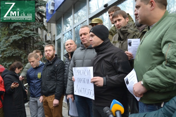 Як у Черкасах протестували проти нового очільника поліції області (ФОТО)