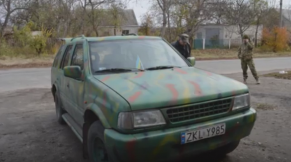 Черкащанин ремонтує пошкоджені автомобілі українських бійців