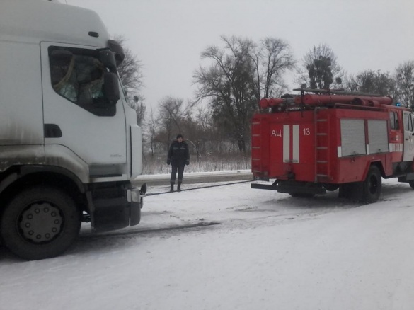 На Черкащині вантажівка перекрила дорогу (ФОТО)