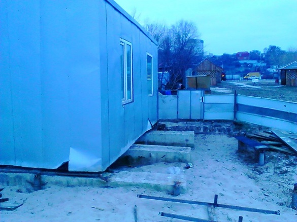 Демонтувати будиночки на березі Дніпра у Черкасах продовжать і сьогодні