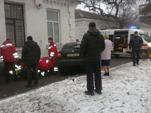 ДТП у Черкасах: водій в'їхав у будівлю станції швидкої допомоги (ВІДЕО)