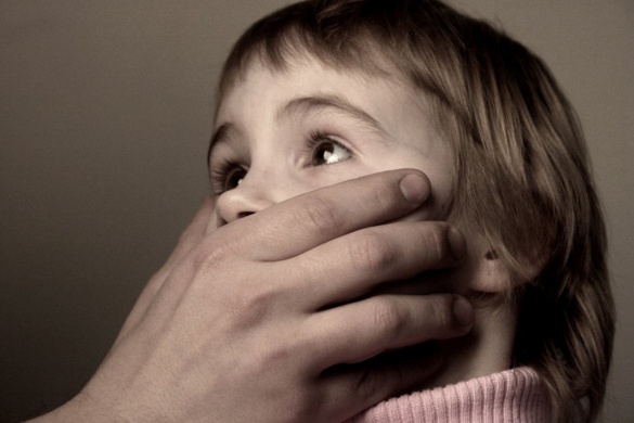 Черкащанин зґвалтував малолітню доньку своєї співмешканки