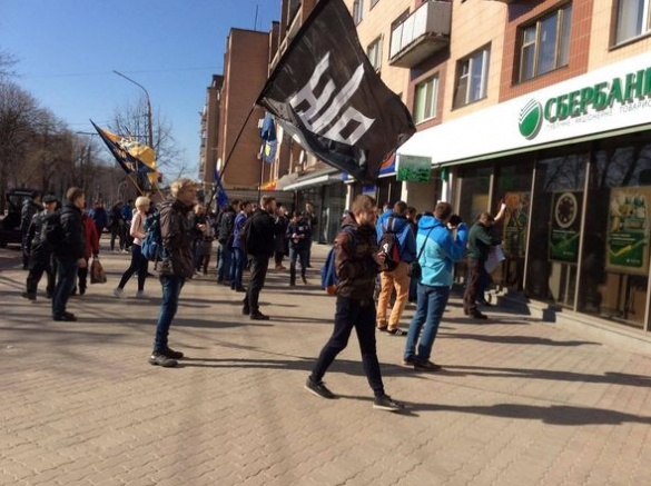 Черкаські активісти атакували російські банки (ФОТО, ВІДЕО)