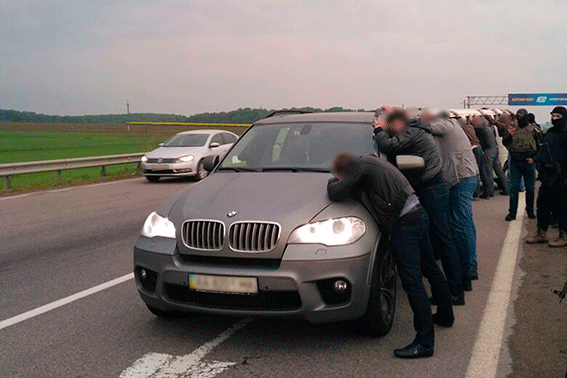 На Черкащині затримали водія, який перевозив зброю