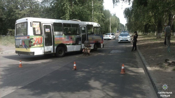 У Черкасах водій автобуса збив працівника дорожньої служби (ФОТО)