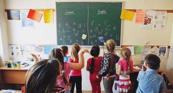 На Черкащині іноземці у літніх таборах навчають дітей різних мов
