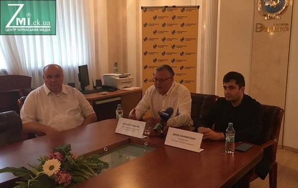 Сакварелідзе й Гриценко розповіли в Черкасах про можливість позачергових виборів в Україні