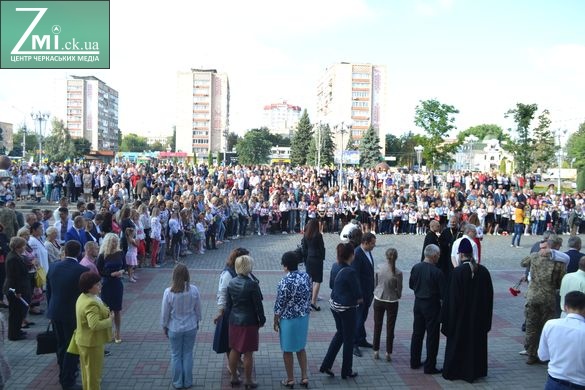 У Черкасах підняли стяг України, закликали зателефонувати бійцям АТО та об’єднатися (ФОТО)