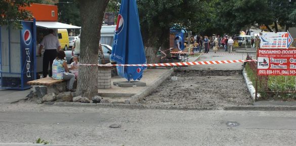 У Черкасах на вулиці Гоголя ремонтують пішохідну зону (ВІДЕО)