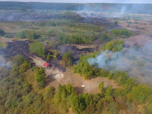 На Черкащині триває ліквідація масштабної пожежі торфу (ВІДЕО)