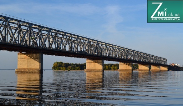 На черкаському мосту до кінця місяця забетонують лівий проїзд
