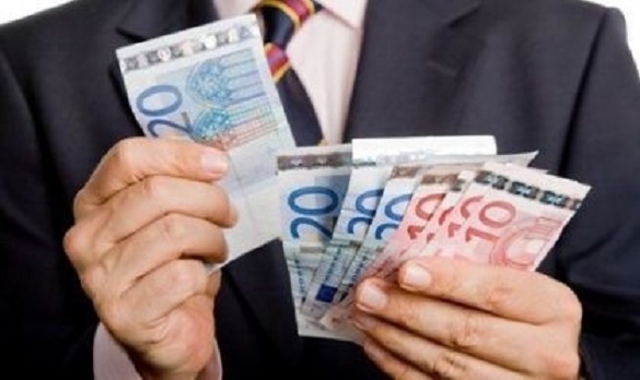 Хабар у розмірі 49 тис. євро: колишнього черкаського посадовця обвинувачують у корупції