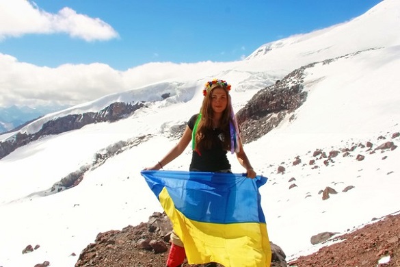 Підкорювачка Кавказьких та Гімалайських гір: черкаська альпіністка у походах дає фору чоловікам (ФОТО)