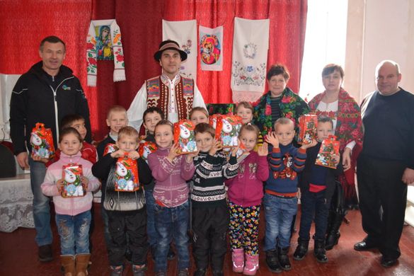 1500 подарунків та казкова резиденція Святого Миколая: дітлахів на Черкащині почали дивувати новорічними сюрпризами