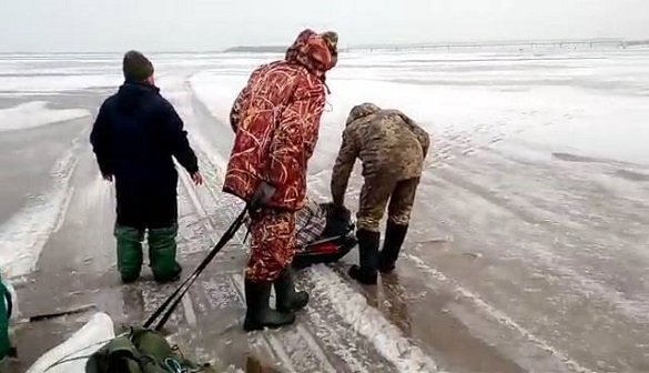 Опинилися на крижині: як водолази рятували черкаських рибалок (ФОТО)