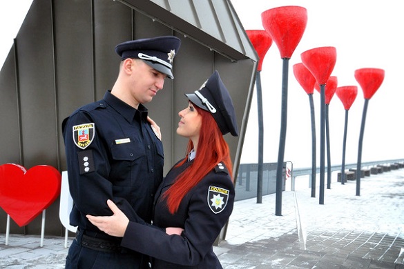 Як черкаські поліцейські поєднали свої серця: історія кохання (ФОТО)