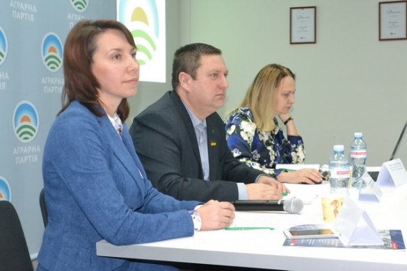 Реформи в аграрному секторі України мають враховувати інтереси насамперед жителів села, а не лише великого бізнесу