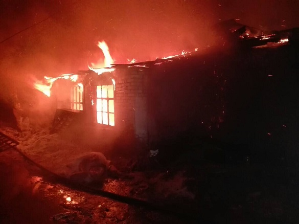 На Черкащині сталася масштабна пожежа котельні на території меблевої фабрики (ФОТО)